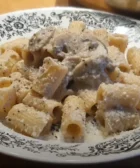 Plato de Pasta con Salsa de Trufa Blanca y Setas